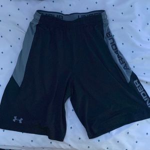 Men’s Under Armour Shorts Size: M